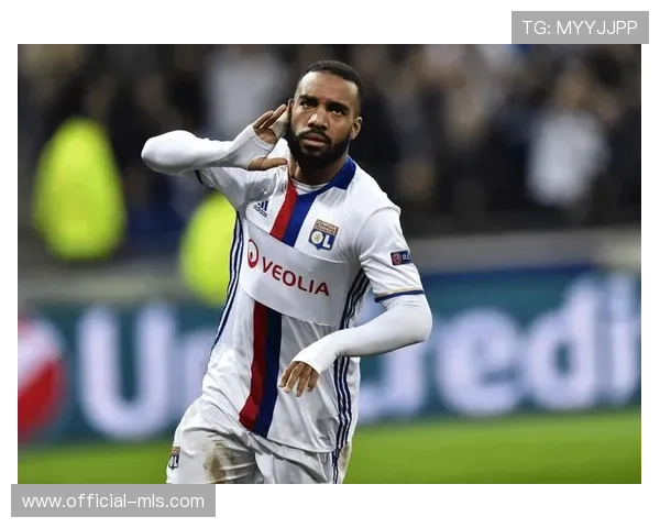 摩纳哥1-3里昂，拉卡泽特倒钩破门当选本轮最佳进球