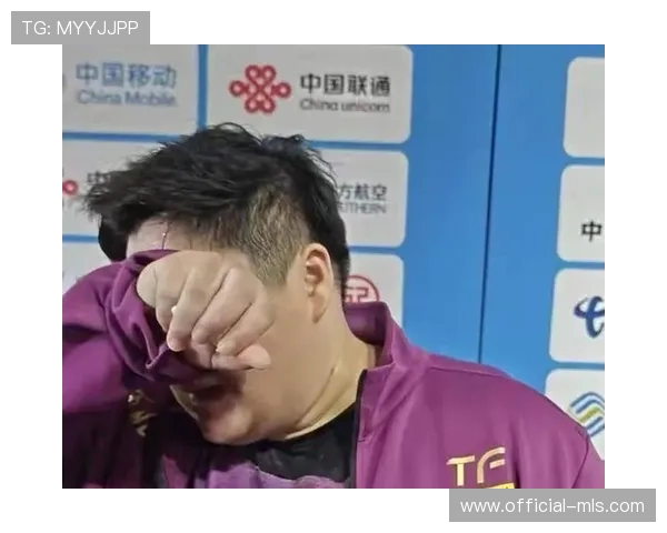 李凯文右眼严重肿胀仍死战日本选手，上海赛场观众动容